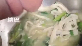 【顶级身材爆乳美女大战】跪在地上吸吮舔屌 ，极品美腿后入深插骚逼 ，黑丝袜高跟鞋极度诱惑 ，淋浴房口交激情爆