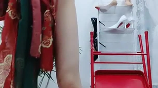 極品尤物網紅女神！爆乳黑絲美腿！解開襯衣扭腰擺臀，肥唇騷穴瘋狂自摸，緊緻騷穴極度誘惑