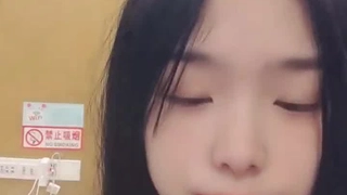 香艳职场极品销售客服上班跳蛋自慰 开档黑湿蜜穴夹紧跳蛋 快感欲止欲强 通话中失禁最美风景线 【影片大小】：1.83G