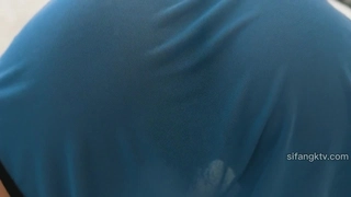 奇葩漂亮性感的炮友玩着手机撅着屁股让我怼了一炮露脸