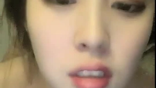 那个超级快乐的夏日，我在一个戴着眼镜的年轻女孩身上射精，我什至不知道她的名字，当我参加浪人暑期课程时，她进入了我的房间。