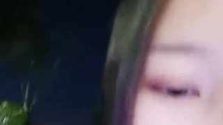 大学生在女同性恋视频中支配娇小的女孩