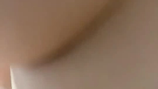 大奶亚洲女孩在自制视频中被内射