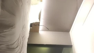和长发大眼的韵味少妇，来一炮真爽，不负此行，花样姿势一顿操嘴，爽翻天