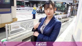 大屌胖哥约操两个骚女激情双飞，翘起大屁股掰穴看看，换上连体开档网袜，骑乘侧入爆插骚浪叫