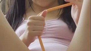 逆天美少女小木登子极品名器白虎一线天 谁顶得住这美穴呀 只要含住龟头就想射了吧
